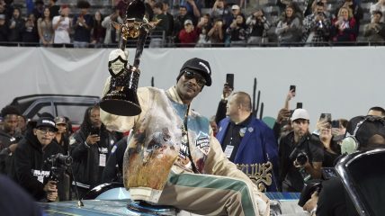 Snoop’s game: Snoop Dogg thrills the crowd in the bowl that bears his name