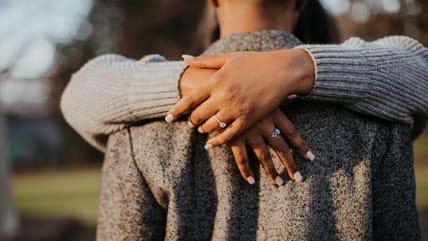A couple’s engagement photoshoot goes viral, thanks to the bride’s nieces