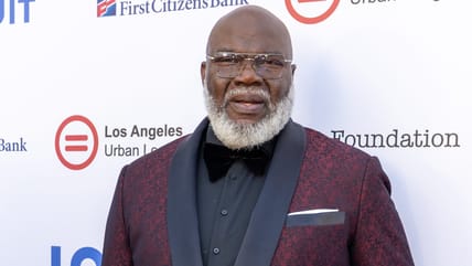 Bishop T.D. Jakes declares himself ‘back’ after ‘life-threatening calamity’: ‘You’re looking at a miracle’