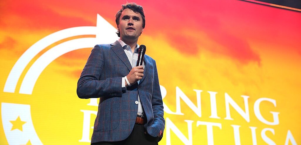 starbucks,Charlie Kirk, t