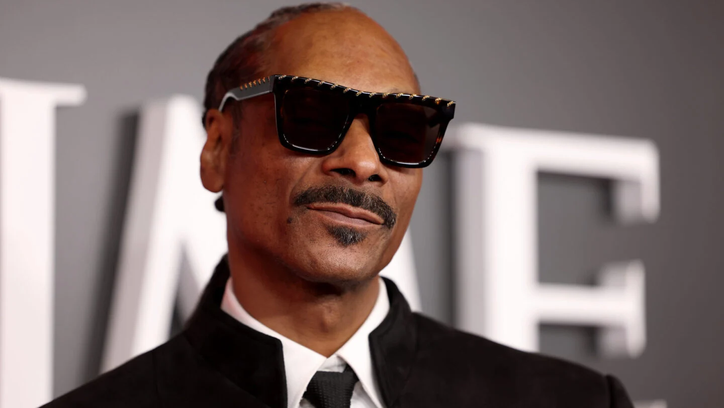Snoop Dogg wearing sunglasses