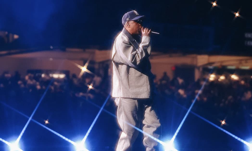 Jay-Z, Yankee Stadium, concert delay, security breach, fans waiting outside, Rihanna, Usher, Jeezy, Reasonable Doubt, The Blueprint, thegrio